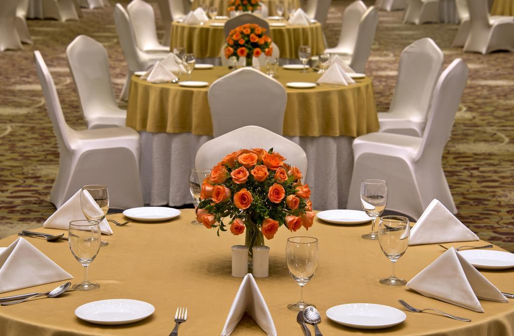 Radisson Resort & Spa Kandla Gāndhīdhām Buitenkant foto
