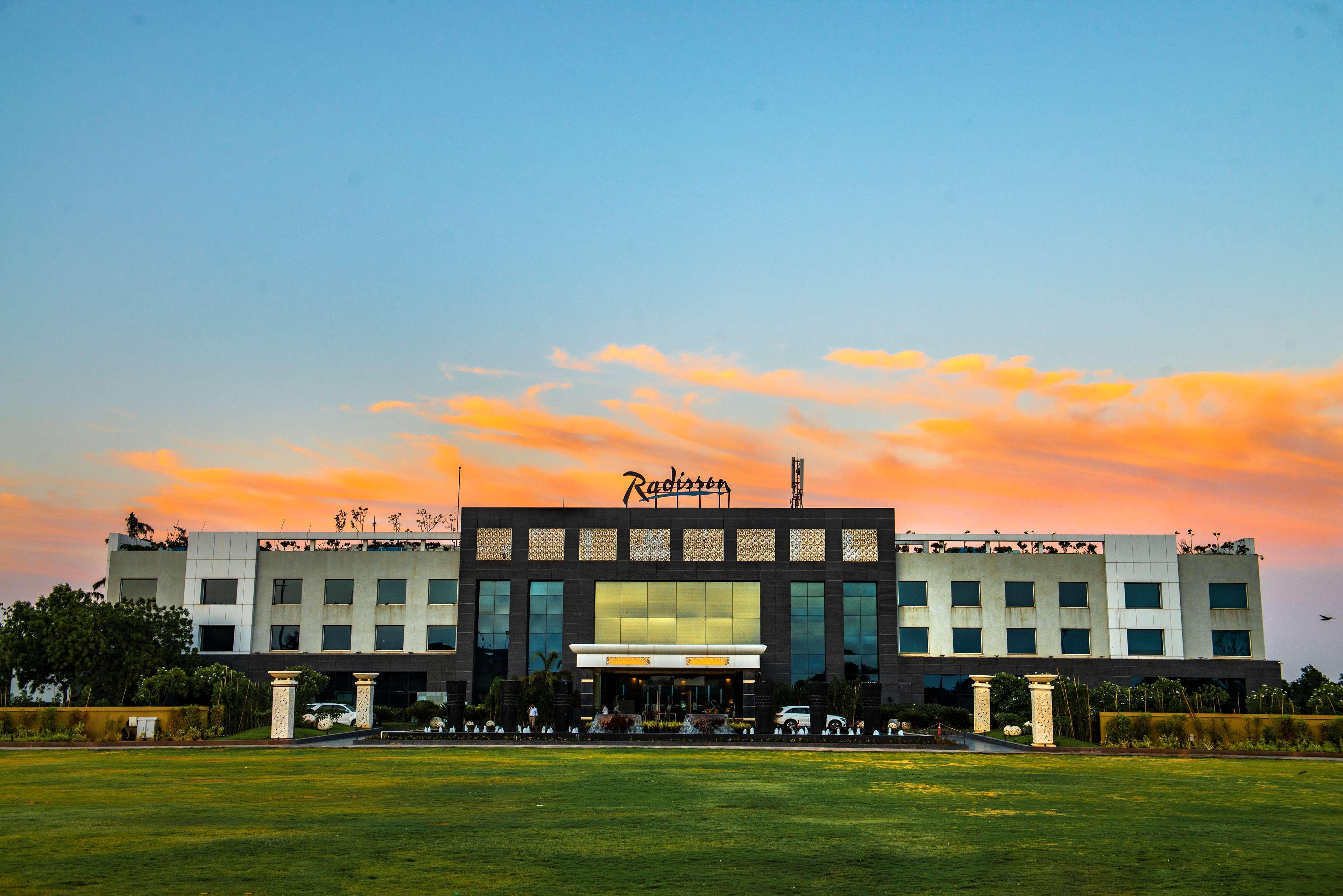 Radisson Resort & Spa Kandla Gāndhīdhām Buitenkant foto