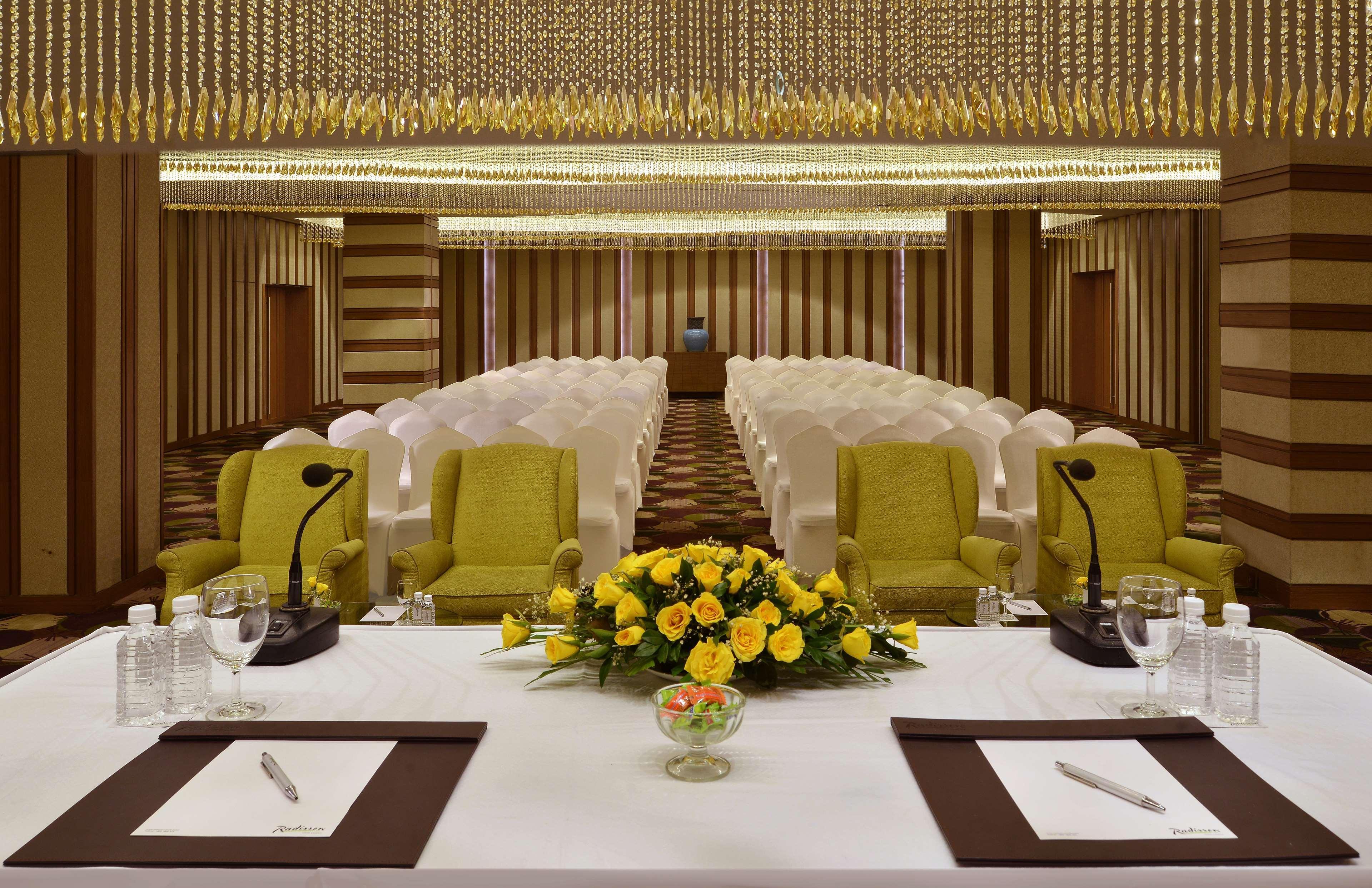 Radisson Resort & Spa Kandla Gāndhīdhām Buitenkant foto