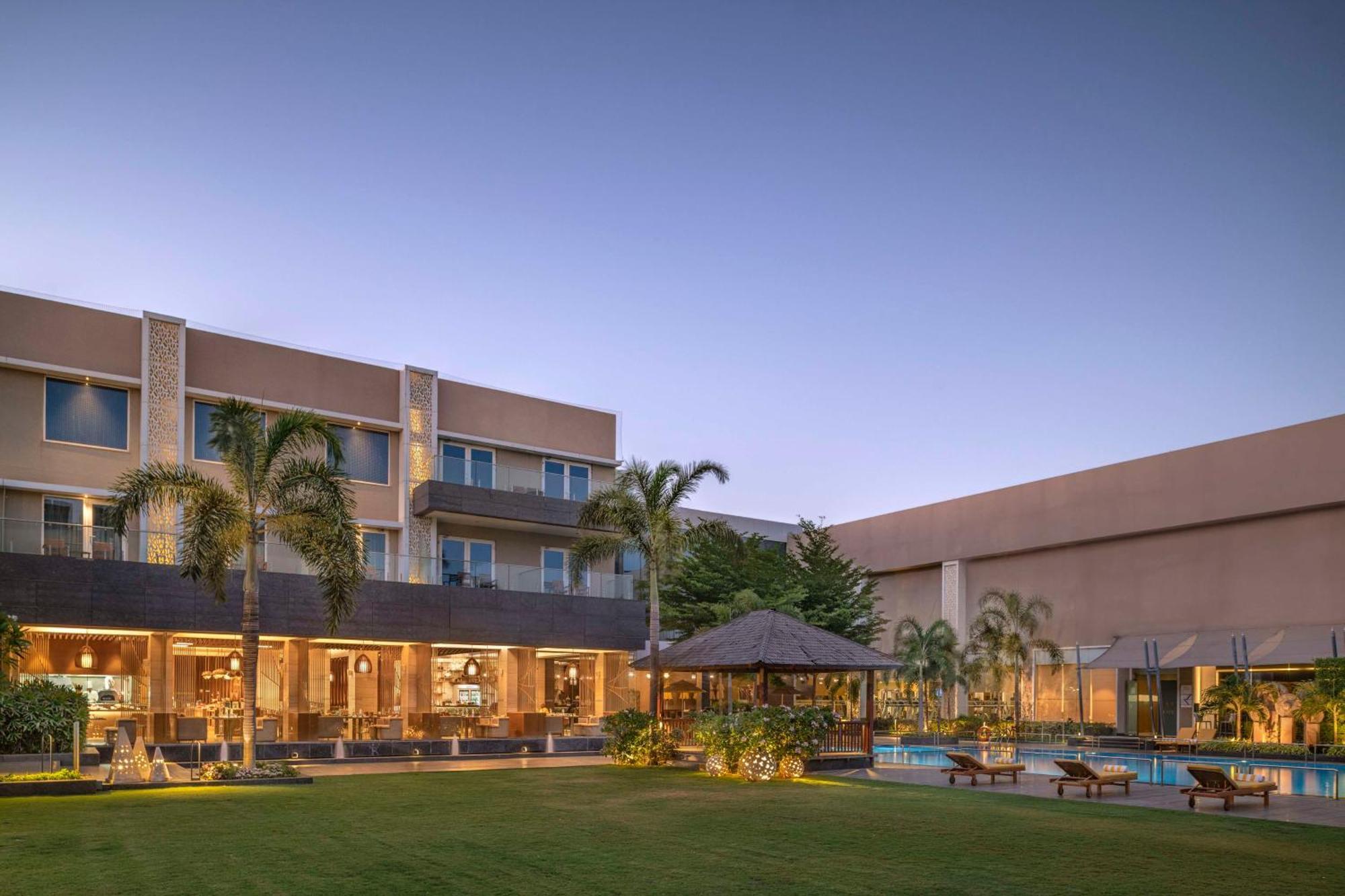 Radisson Resort & Spa Kandla Gāndhīdhām Buitenkant foto