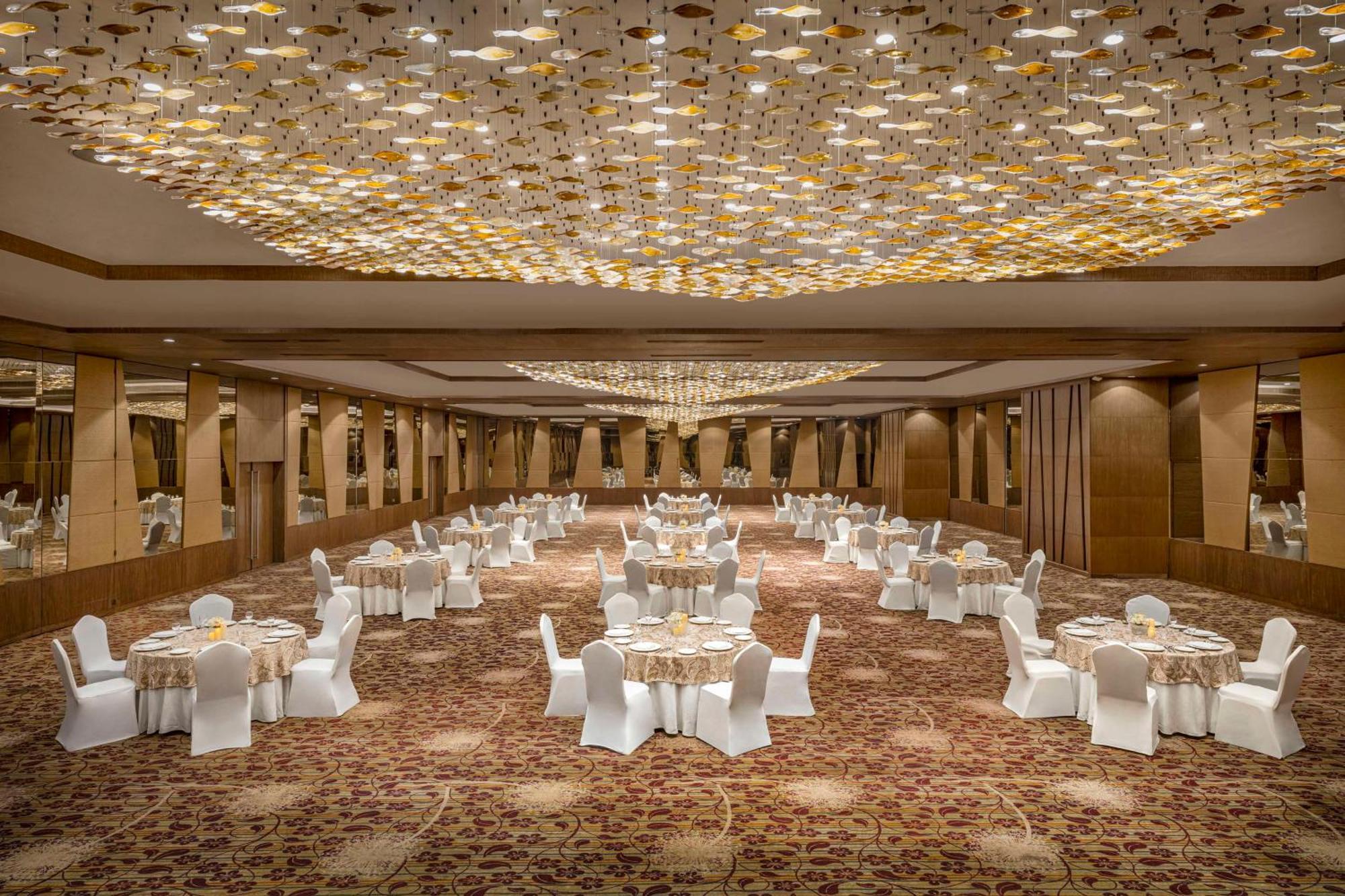 Radisson Resort & Spa Kandla Gāndhīdhām Buitenkant foto