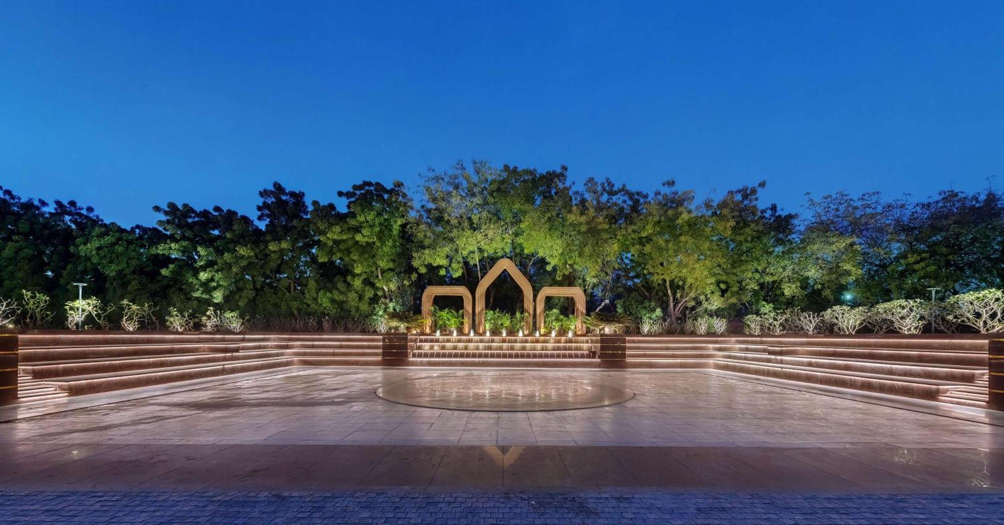Radisson Resort & Spa Kandla Gāndhīdhām Buitenkant foto